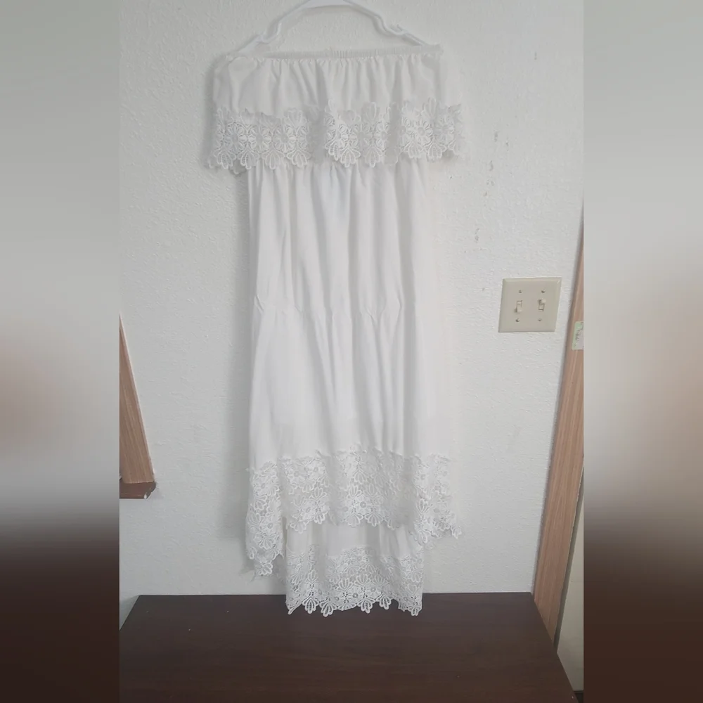 Solitaire White Lace Off-Shoulder Dress - Picture 2 of 11